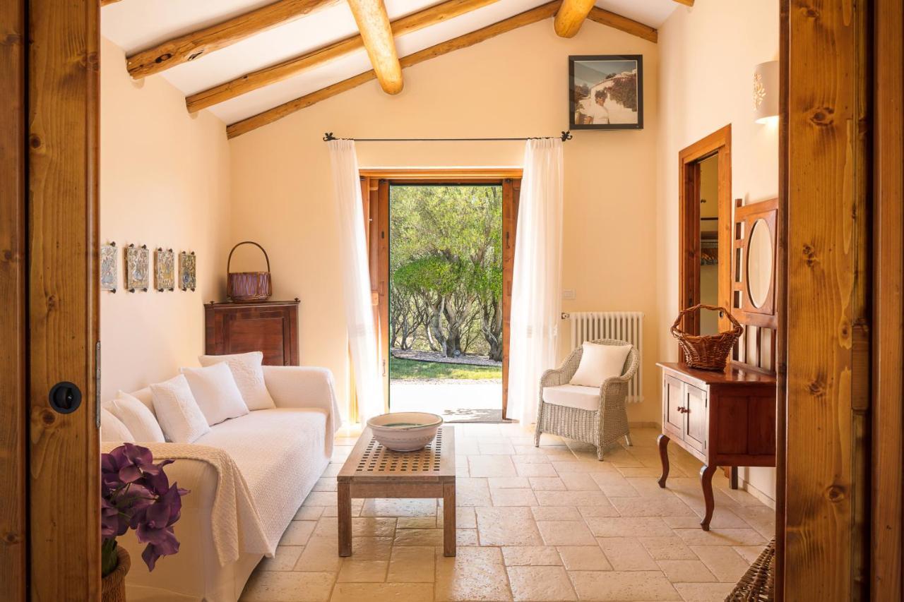 Albero Capovolto Bed & Breakfast Golfo Aranci Bagian luar foto
